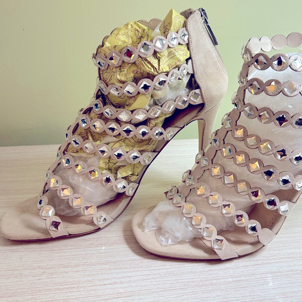 Dazzling Steve Madden size 9 dressy heeled sandals